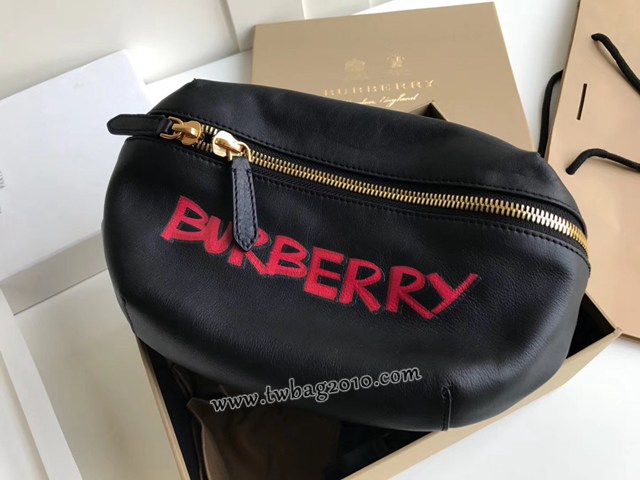 Burberry專門店新款斜挎男士腰包胸包 巴寶莉品牌徽章壓花黑色腰包 yxb1124